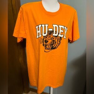 ☃️$5☃️ Hu Dey Orange Graphic Unisex T-Shirt NWOT Medium